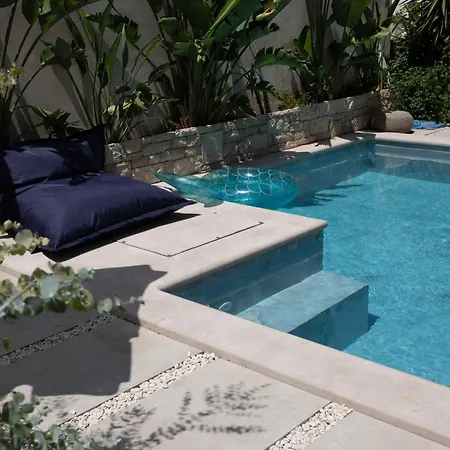 T-one Luxury Pool House Apartmán