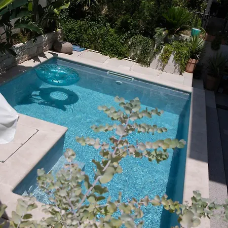 Apartman T-one Luxury Pool House Split