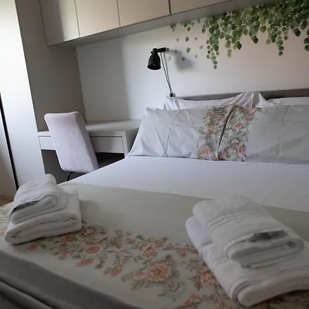 T-one Luxury Pool House Apartman *